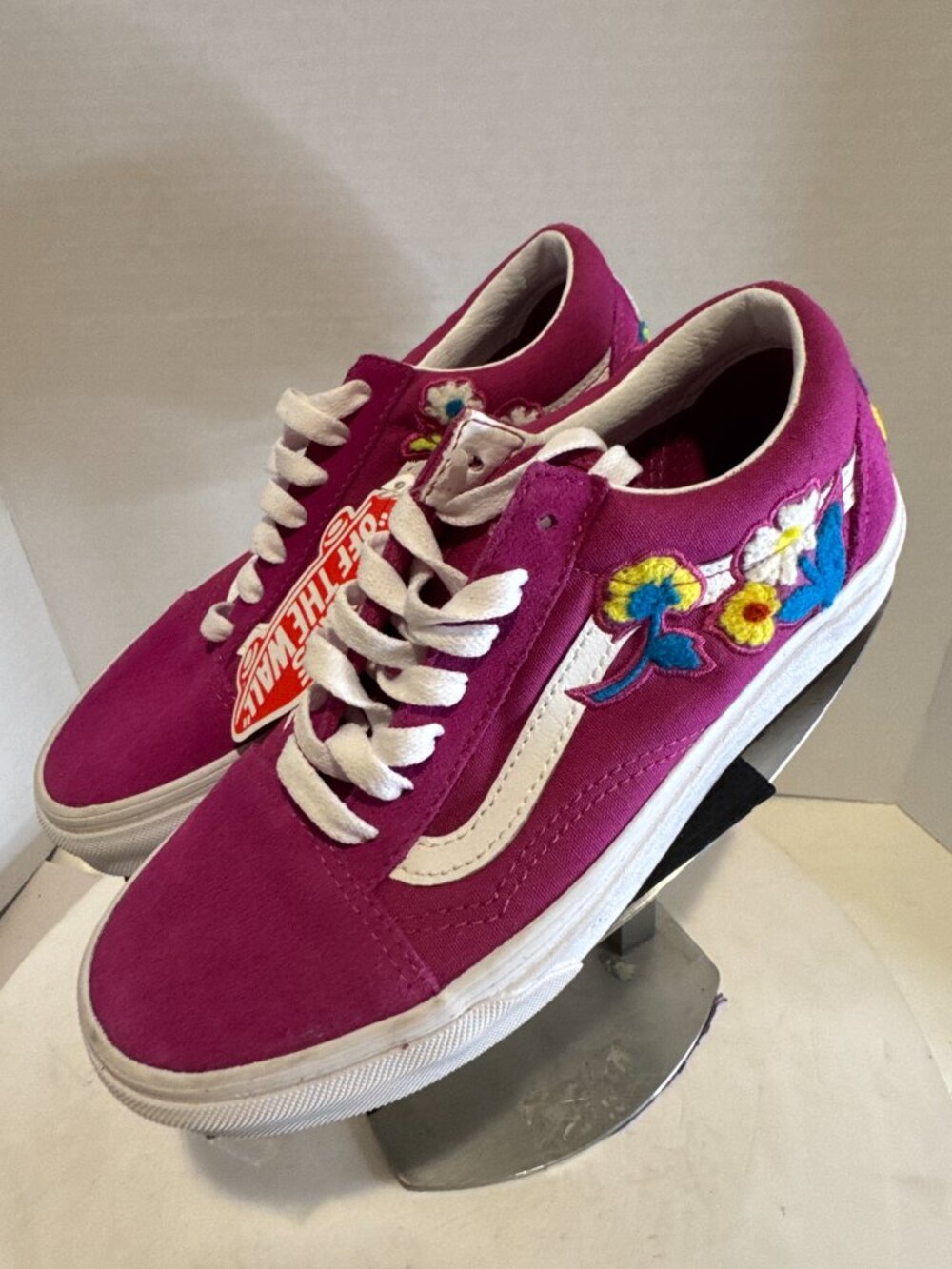 Vans Embroidered Pink Women’s size 6 Sneakers NWT